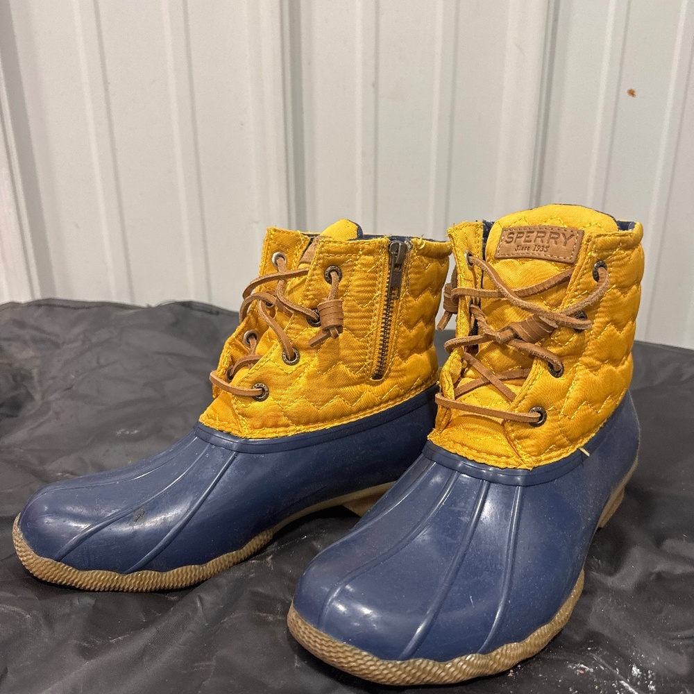 Duck boots
